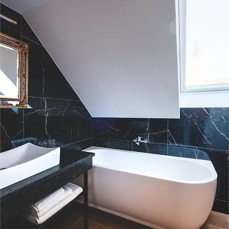 Chateau D'ouffet 30 Personnes Avec Piscine Et Sauna בית נופש *